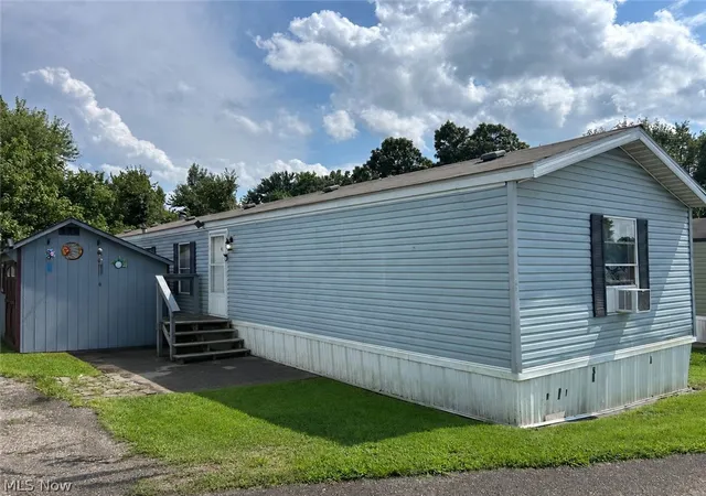 Photo 1 of Single family home for sale at 200 S Blackwood Dr, Zanesville, OH 43701 | MLS# 5239382 | Listing updated on 2026-09-17