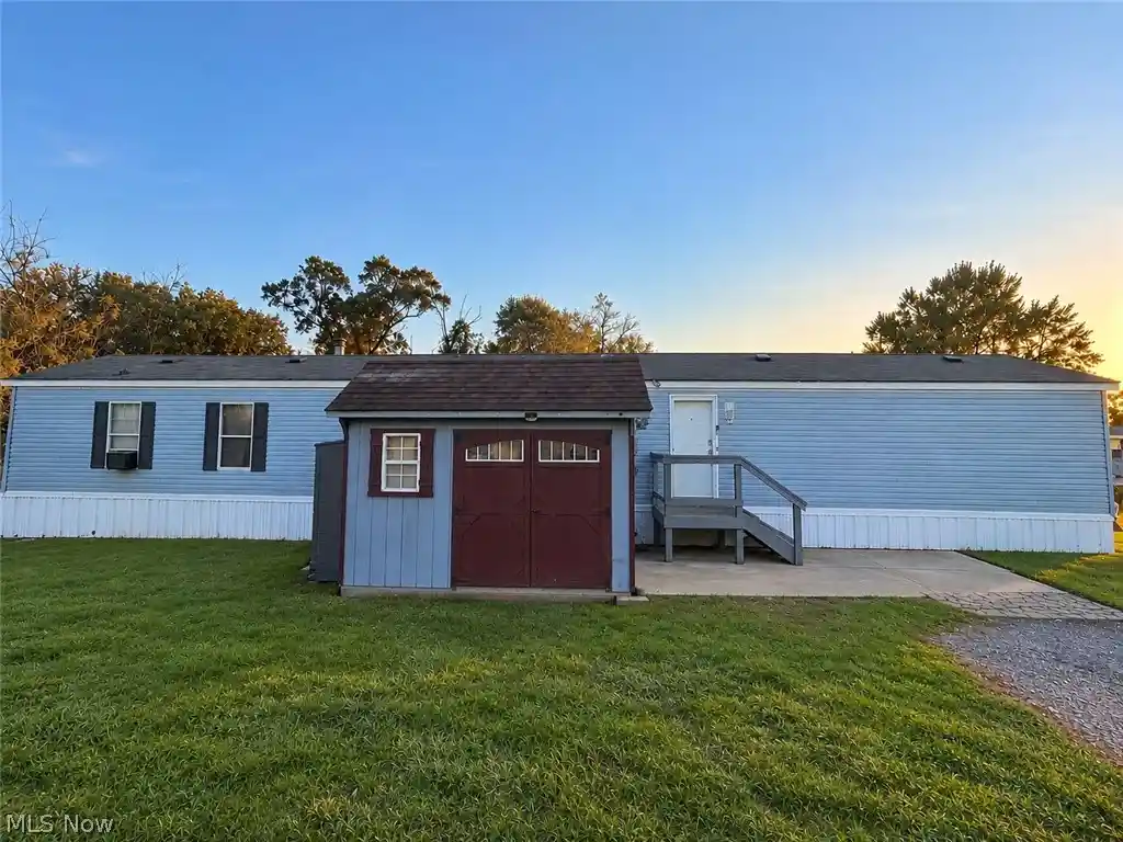 Photo 1 of Single family home for sale at 200 S Blackwood Dr, Zanesville, OH 43701 | MLS# 5239382 | Listing updated on 2026-10-20