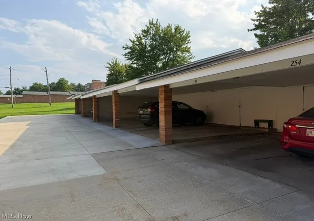 Listing Photo 2 - Condo for sale in building located at 441 Tollis Pkwy, Broadview Heights, OH 44147 - Unit #255C