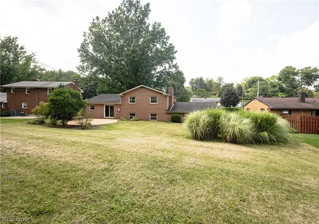 Photo 3 of Single family home for sale at 1416 Dunkeith Dr Nw, Canton, OH 44708 | MLS# 5239257 | Listing updated on 2026-08-25