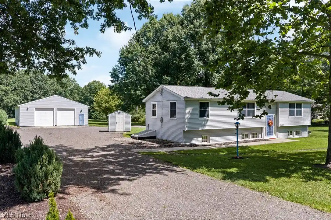 Photo 1 of Single family home for sale at 10685 Scotts Corners Rd, Diamond, OH 44412 | MLS# 5239169 | Listing updated on 2026-10-24