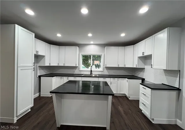 Photo 2 of Single family home for sale at 162 Riverside Dr, Ashtabula, OH 44004 | MLS# 5239467 | Listing updated on 2026-08-25