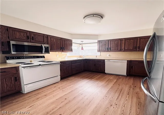 Photo 4 of Sale Pending at 7704 Dartworth Dr, Parma, OH 44129 | MLS# 5239403 | Listing updated on 2026-08-28