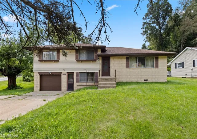 Photo 2 of Single family home for sale at 301 Alpine Dr, Toronto, OH 43964 | MLS# 5239171 | Listing updated on 2026-09-21