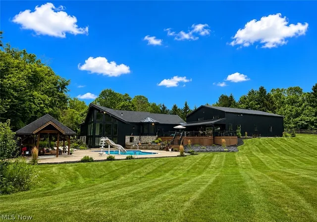 Photo 1 of Single family home for sale at 2245 Thoroughbred Dr, Wadsworth, OH 44281 | MLS# 5239373 | Listing updated on 2026-08-31
