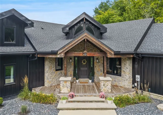 Photo 3 of Single family home for sale at 2245 Thoroughbred Dr, Wadsworth, OH 44281 | MLS# 5239373 | Listing updated on 2026-08-31