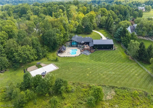Photo 4 of Single family home for sale at 2245 Thoroughbred Dr, Wadsworth, OH 44281 | MLS# 5239373 | Listing updated on 2026-08-31