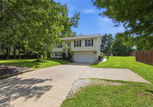 Photo 4 of Sale Pending at 1065 Wadsworth Rd, Medina, OH 44256 | MLS# 5238517 | Listing updated on 2026-09-01