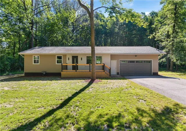 Photo 2 of Single family home for sale at 1075 River Rd, Lake Milton, OH 44429 | MLS# 5239517 | Listing updated on 2026-08-31