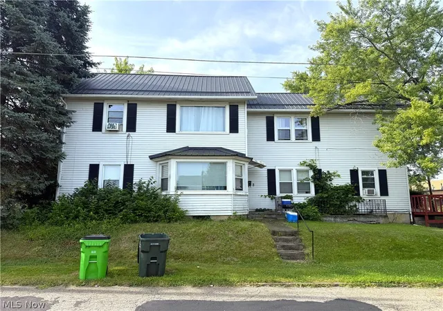 Photo 1 of Sale Pending at 805 S Linden Ave, Alliance, OH 44601 | MLS# 5239385 | Listing updated on 2026-08-31