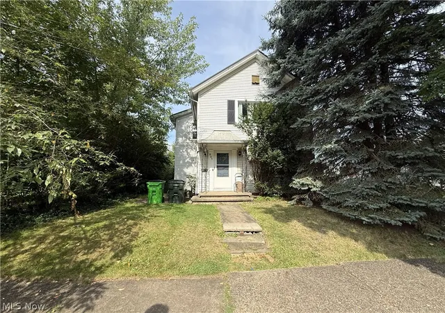 Photo 2 of Sale Pending at 805 S Linden Ave, Alliance, OH 44601 | MLS# 5239385 | Listing updated on 2026-08-31