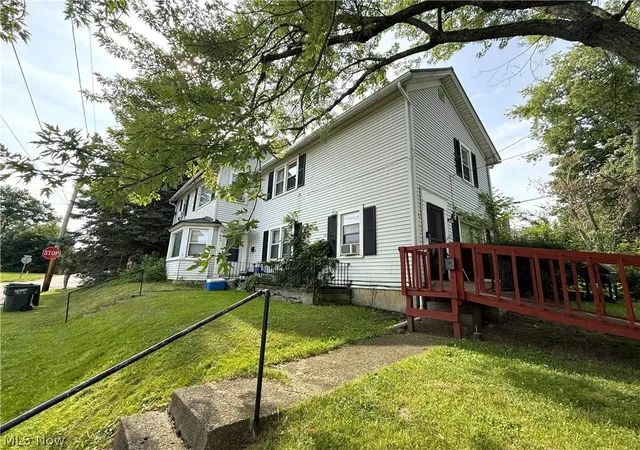 Photo 3 of Sale Pending at 805 S Linden Ave, Alliance, OH 44601 | MLS# 5239385 | Listing updated on 2026-08-31