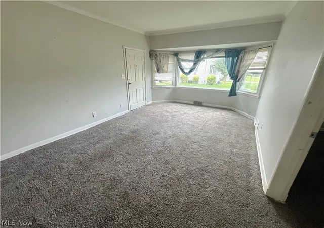 Photo 4 of Sale Pending at 805 S Linden Ave, Alliance, OH 44601 | MLS# 5239385 | Listing updated on 2026-08-31