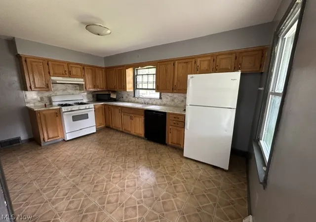 Photo 4 of Single family home for sale at 2224 Coral Sea, Youngstown, OH 44511 | MLS# 5239590 | Listing updated on 2026-10-07