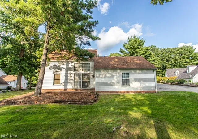 Photo 3 of Sale Pending at 4361 Devonshire Dr, Youngstown, OH 44512 | MLS# 5239362 | Listing updated on 2026-08-31