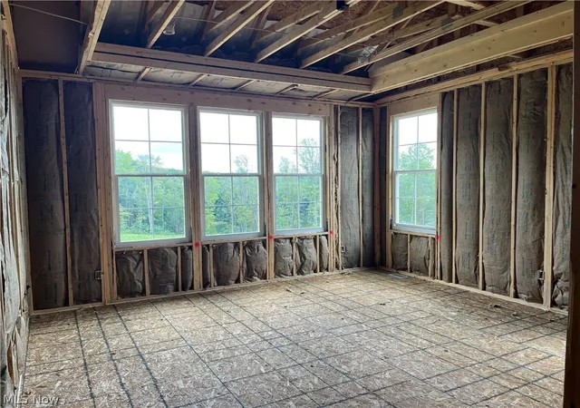 Photo 2 of Sale Pending at 258 Seamore Rd, Aurora, OH 44202 | MLS# 5239623 | Listing updated on 2026-09-29
