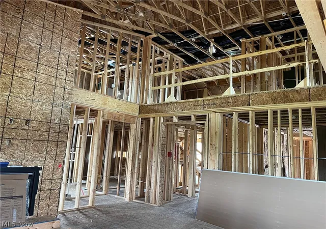 Photo 3 of Sale Pending at 258 Seamore Rd, Aurora, OH 44202 | MLS# 5239623 | Listing updated on 2026-09-29