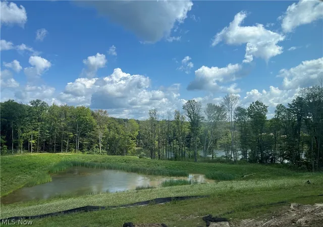 Photo 4 of Sale Pending at 258 Seamore Rd, Aurora, OH 44202 | MLS# 5239623 | Listing updated on 2026-09-29
