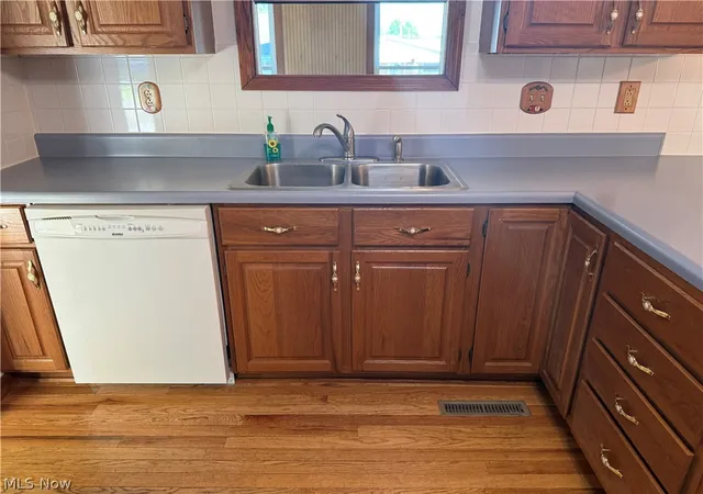 Photo 3 of Sale Pending at 2303 Prunty St, Parkersburg, WV 26101 | MLS# 5239601 | Listing updated on 2026-08-28
