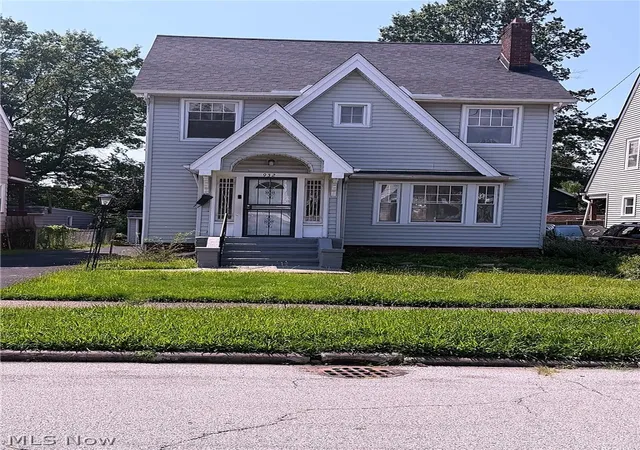 Photo 1 of Single family home for sale at 932 Vineshire Rd, Cleveland Heights, OH 44121 | MLS# 5239634 | Listing updated on 2026-08-26
