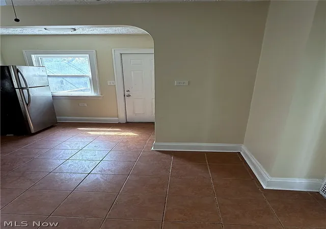 Photo 3 of Single family home for sale at 932 Vineshire Rd, Cleveland Heights, OH 44121 | MLS# 5239634 | Listing updated on 2026-08-26