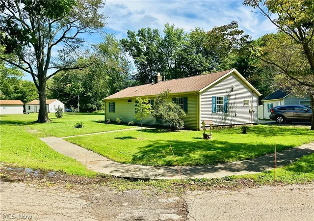 Photo 2 of Sale Pending at 4940 Valleyview Blvd, Ashtabula, OH 44004 | MLS# 5239398 | Listing updated on 2026-08-31