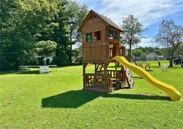 Photo 3 of Sale Pending at 4940 Valleyview Blvd, Ashtabula, OH 44004 | MLS# 5239398 | Listing updated on 2026-08-31