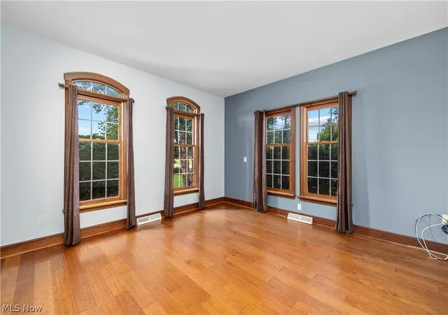 Photo 4 of Single family home for sale at 6232 Oak Point, Lorain, OH 44053 | MLS# 5239704 | Listing updated on 2026-08-31