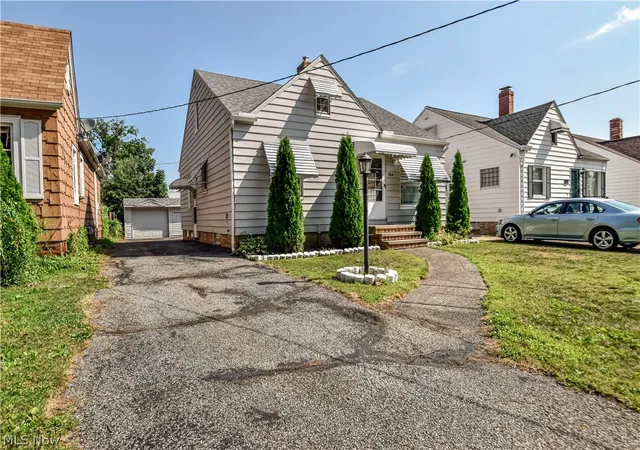 Photo 2 of Sale Pending at 908 Wexford Ave, Parma, OH 44134 | MLS# 5238820 | Listing updated on 2026-09-25