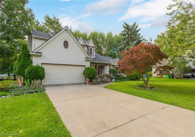 Photo 2 of Sale Pending at 817 Quail Hollow Cir, Avon Lake, OH 44012 | MLS# 5239708 | Listing updated on 2026-08-29