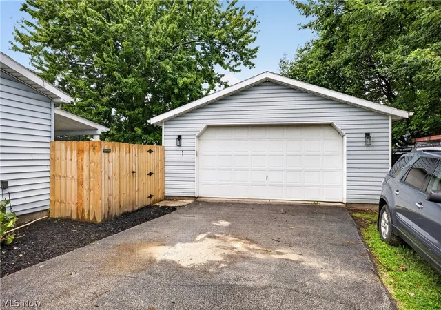 Photo 2 of Single family home for sale at 1801 Myrtle Ave, Ashtabula, OH 44004 | MLS# 5239607 | Listing updated on 2026-08-26