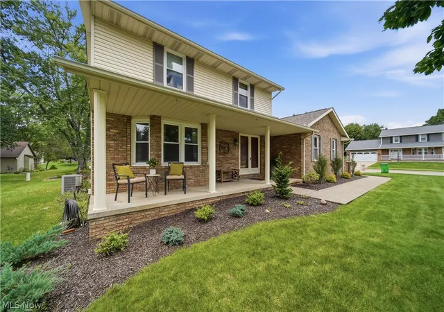 Photo 2 of Sale Pending at 1633 Bennington Cir Sw, North Canton, OH 44709 | MLS# 5238875 | Listing updated on 2026-08-27