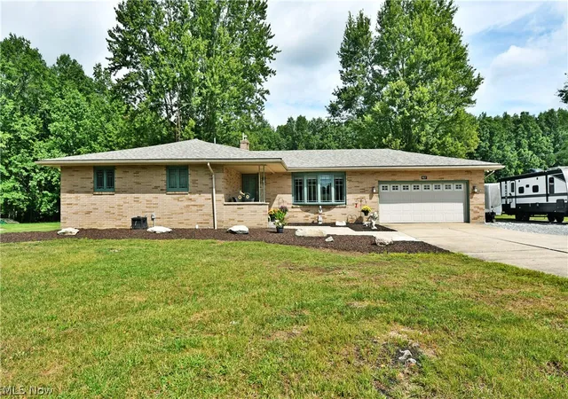 Photo 1 of Single family home for sale at 907 Center St E, Warren, OH 44481 | MLS# 5239701 | Listing updated on 2026-08-28