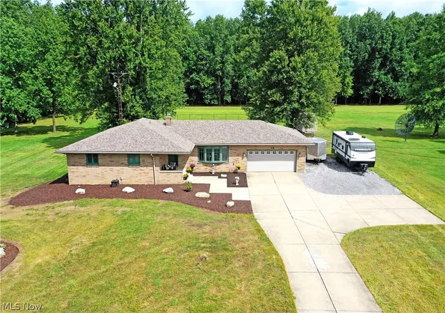 Photo 3 of Single family home for sale at 907 Center St E, Warren, OH 44481 | MLS# 5239701 | Listing updated on 2026-08-28