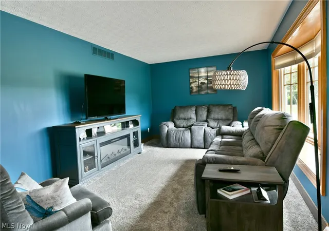 Photo 4 of Single family home for sale at 907 Center St E, Warren, OH 44481 | MLS# 5239701 | Listing updated on 2026-08-28