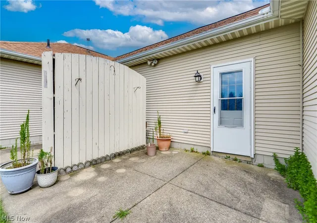 Photo 20 of Condo for sale at 332 W Heatherwood Dr, Barberton, OH 44203 | MLS# 5239814 | Listing updated on 2026-08-26
