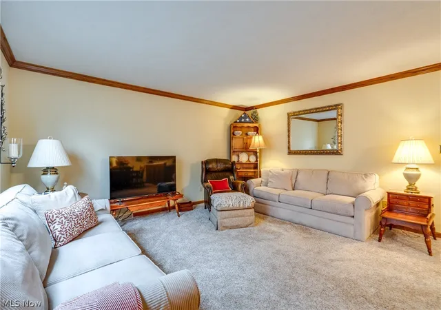 Photo 3 of Sale Pending at 332 W Heatherwood Dr, Barberton, OH 44203 | MLS# 5239814 | Listing updated on 2026-10-04