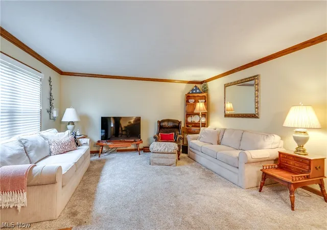 Photo 4 of Sale Pending at 332 W Heatherwood Dr, Barberton, OH 44203 | MLS# 5239814 | Listing updated on 2026-10-04