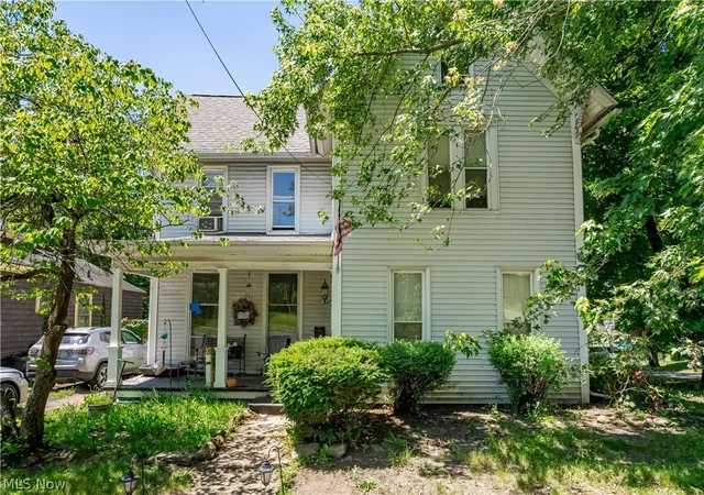 Photo 1 of Single family home for sale at 323 2nd St Ne, Massillon, OH 44646 | MLS# 5239840 | Listing updated on 2026-08-26