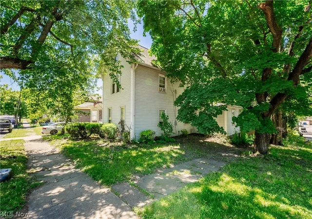 Photo 3 of Single family home for sale at 323 2nd St Ne, Massillon, OH 44646 | MLS# 5239840 | Listing updated on 2026-08-26