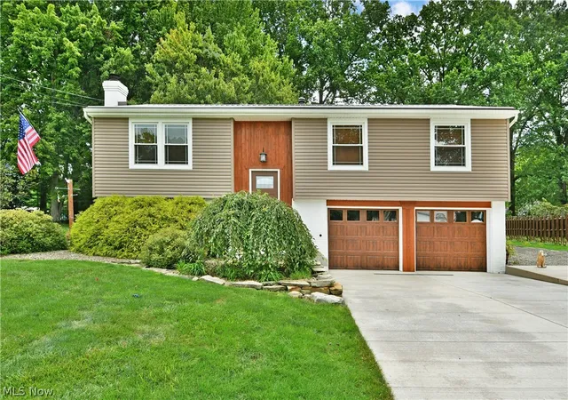 Photo 1 of Sale Pending at 190 Wall Dr, Cortland, OH 44410 | MLS# 5239239 | Listing updated on 2026-09-24
