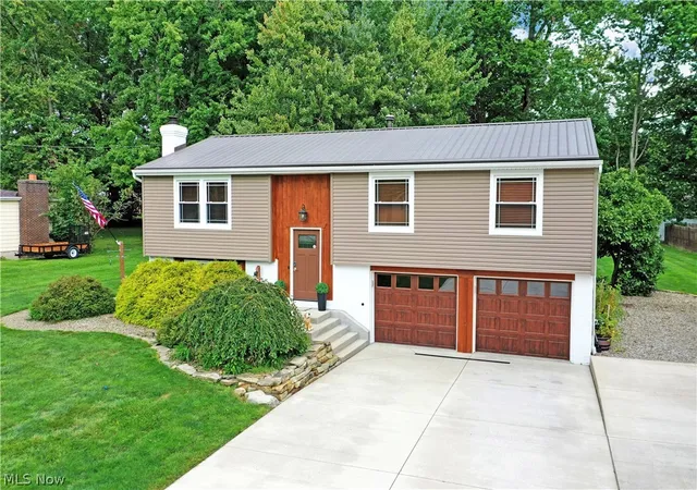 Photo 2 of Sale Pending at 190 Wall Dr, Cortland, OH 44410 | MLS# 5239239 | Listing updated on 2026-09-24