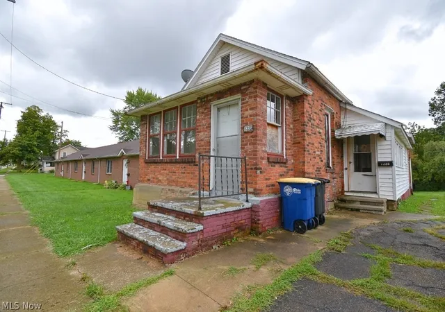 Photo 2 of Single family home for sale at 1335 Columbus Ave, Ashtabula, OH 44004 | MLS# 5239330 | Listing updated on 2026-08-26