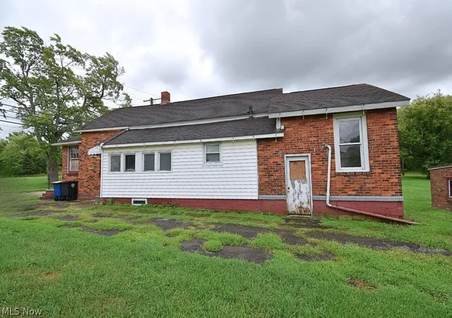 Photo 2 of Single family home for sale at 1335 Columbus Ave, Ashtabula, OH 44004 | MLS# 5239330 | Listing updated on 2026-08-26