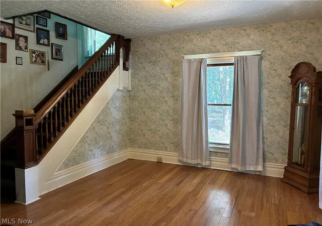 Photo 3 of Single family home for sale at 918 N Bever St, Wooster, OH 44691 | MLS# 5238986 | Listing updated on 2026-08-26