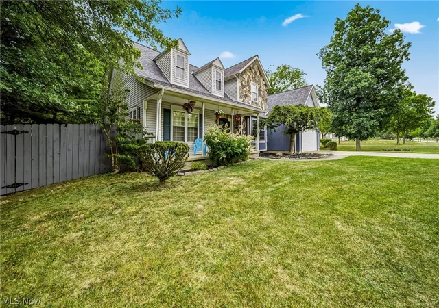 Photo 4 of Sale Pending at 1088 Ashwood Ln, Medina, OH 44256 | MLS# 5239585 | Listing updated on 2026-09-01