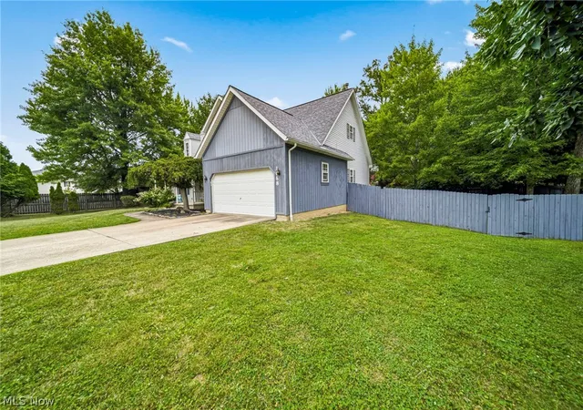 Photo 5 of Sale Pending at 1088 Ashwood Ln, Medina, OH 44256 | MLS# 5239585 | Listing updated on 2026-09-01