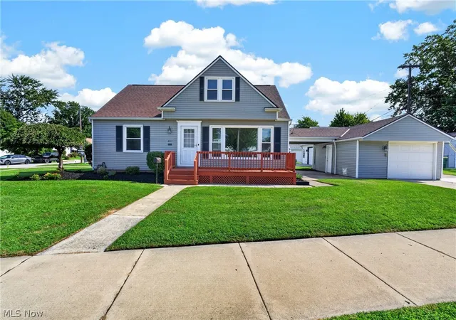Photo 2 of Single family home for sale at 401 E 288th St, Willowick, OH 44095 | MLS# 5239165 | Listing updated on 2026-08-31
