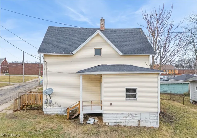 Photo 3 of Single family home for sale at 1024 Rex Ave Ne, Canton, OH 44704 | MLS# 5239839 | Listing updated on 2026-09-18
