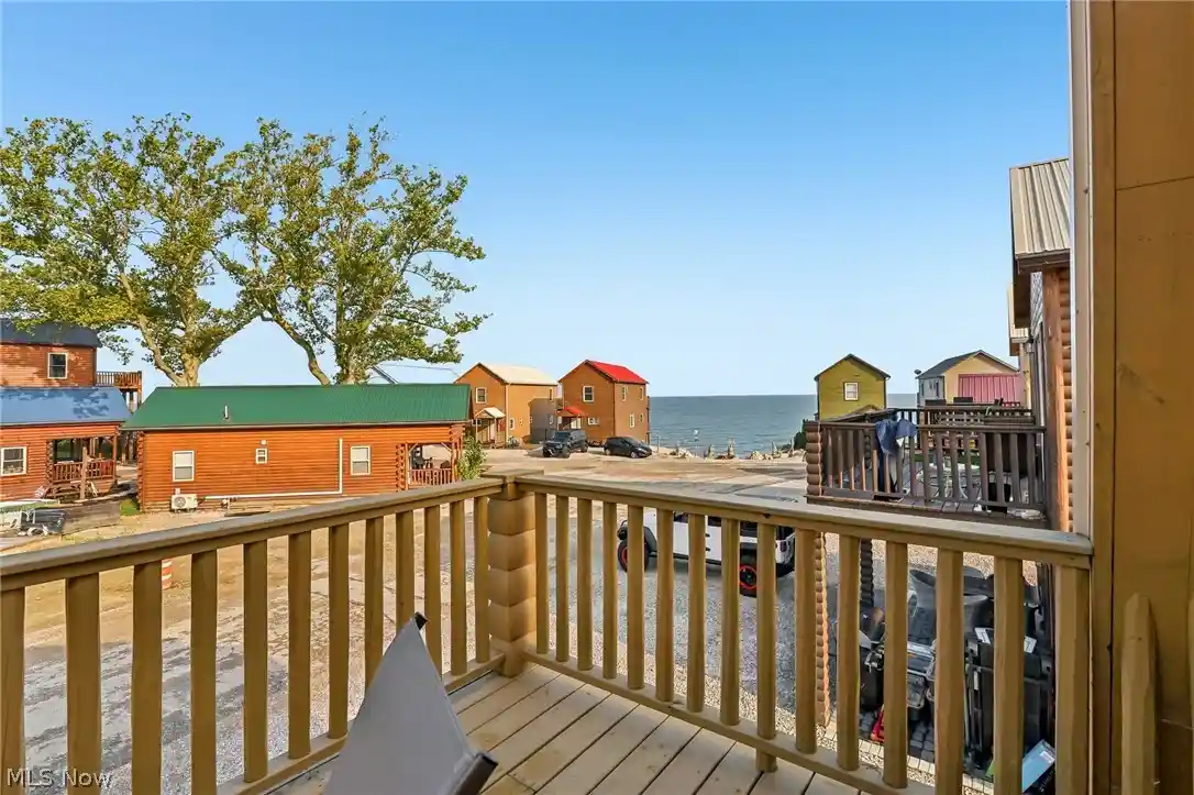 Listing Photo 1 - Condo for sale in 5919 Lake Rd W located at 5919 Lake Rd W, Ashtabula, OH 44004 - Unit #31